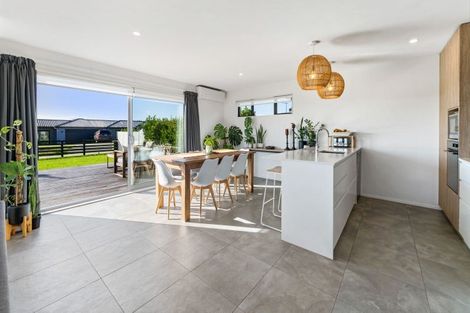 Photo of property in 11 Wheriko Avenue, Glenbrook, Waiuku, 2681