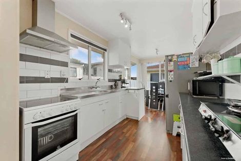 Photo of property in 21 Frobisher Way, Clendon Park, Auckland, 2103