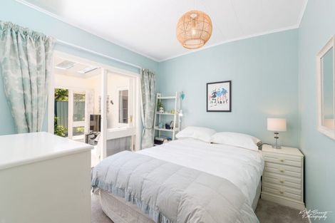 Photo of property in 6 Ardal Grove, Tirohanga, Lower Hutt, 5010