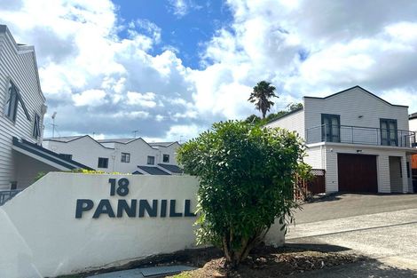 Photo of property in 4/18 Pannill Place, Oteha, Auckland, 0632