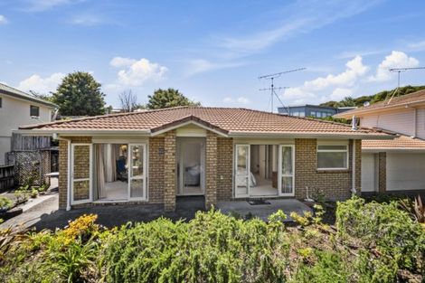 Photo of property in 8 Margaret Henry Crescent, Oteha, Auckland, 0632