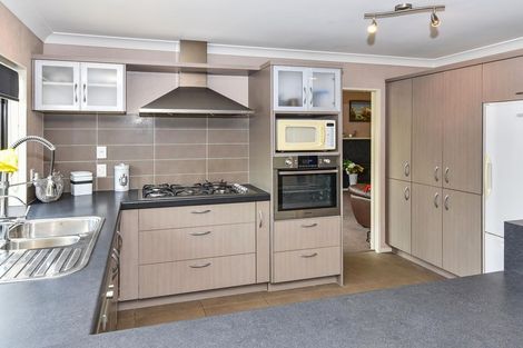 Photo of property in 9 Girvan Terrace, Wattle Downs, Auckland, 2103