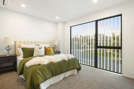 Photo of property in 1/18 Handley Avenue, Narrow Neck, Auckland, 0624