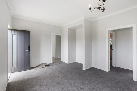 Photo of property in 5 Waiari Road, Conifer Grove, Takanini, 2112