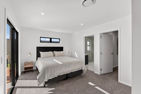 Photo of property in 8 Annie Aranui Drive, Poraiti, 4182