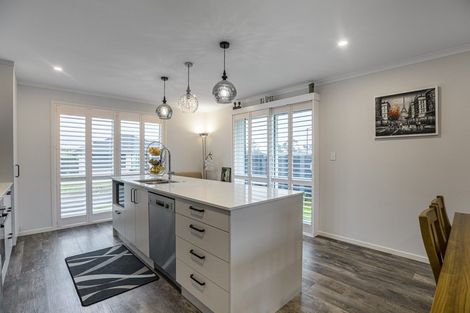 Photo of property in 8 Tahuna Minhinnick Drive, Glenbrook, Waiuku, 2681