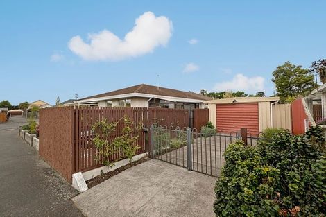 Photo of property in 2/10 Nyoli Street, Northcote, Christchurch, 8052