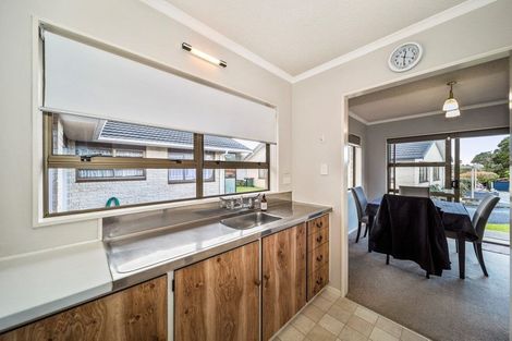 Photo of property in 98b Govett Avenue, Frankleigh Park, New Plymouth, 4310