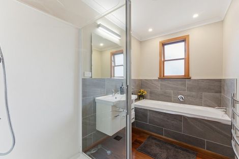 Photo of property in 114 Pahiatua Street, Hokowhitu, Palmerston North, 4410