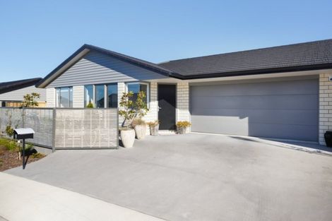 Photo of property in Waterview Estate, 9/4 Greystone Place, Omokoroa, 3114