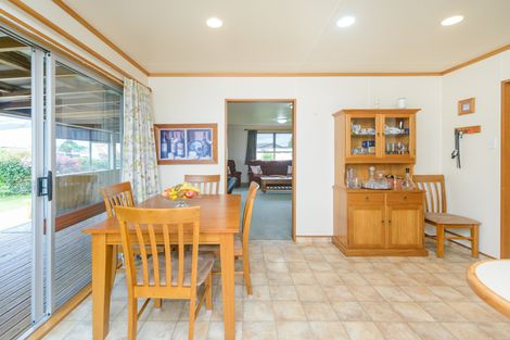 Photo of property in 10 Forbes Place, Kelvin Grove, Palmerston North, 4414