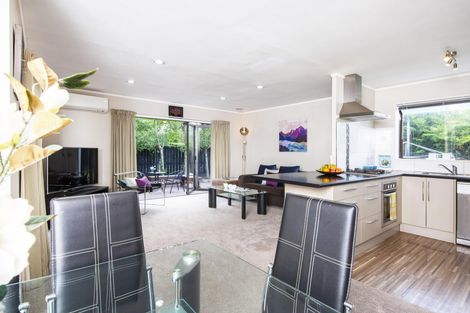 Photo of property in 2/13 De Quincey Terrace, Highland Park, Auckland, 2010