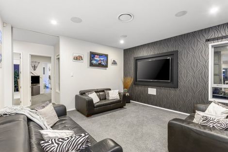 Photo of property in 9 Tauwaka Crescent, Riverhead, 0820