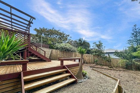 Photo of property in 1/10 Halder Place, Torbay, Auckland, 0632