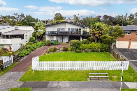 Photo of property in 66 Glencoe Road, Browns Bay, Auckland, 0630