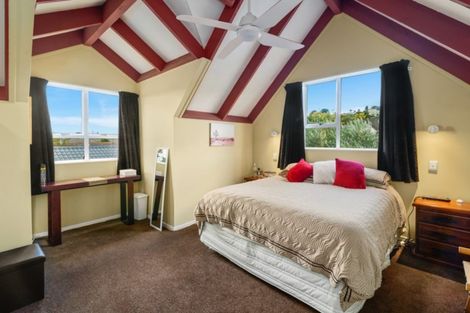 Photo of property in 4a Gemini Place, Kawaha Point, Rotorua, 3010