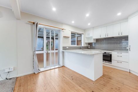 Photo of property in 56 Botany Road, Botany Downs, Auckland, 2010