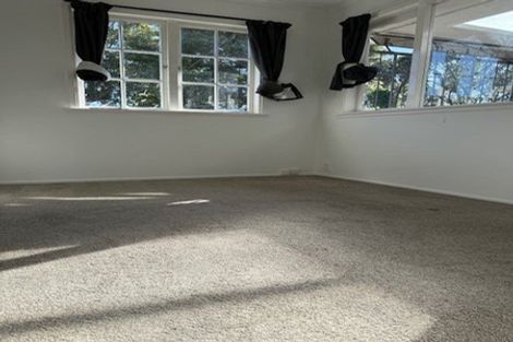 Photo of property in 115 Pupuke Road, Northcote, Auckland, 0627