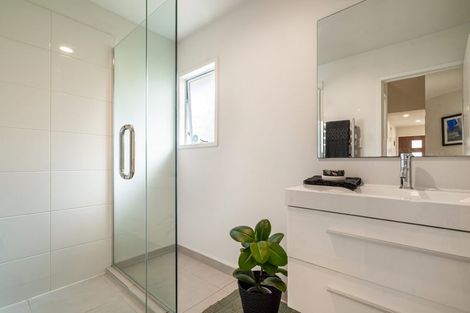 Photo of property in 13b Rodney Road, Northcote Point, Auckland, 0627