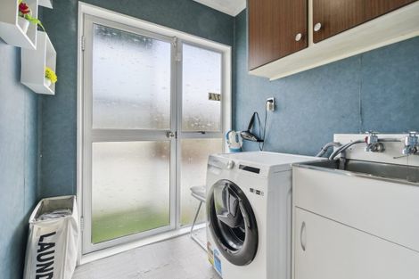 Photo of property in 2/4 Slim Place, Clendon Park, Auckland, 2103