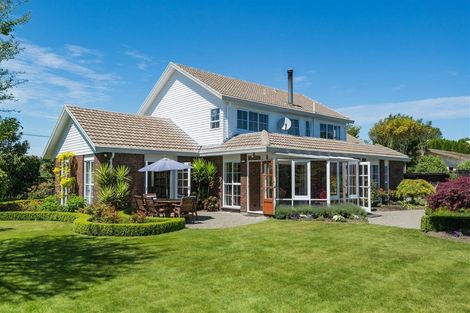 Photo of property in 39 Crofton Road, Harewood, Christchurch, 8051