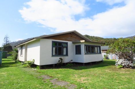 Photo of property in 17 Ives Street, Hector, 7822