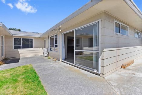 Photo of property in 16 Kruse Place, Redwood, Christchurch, 8051