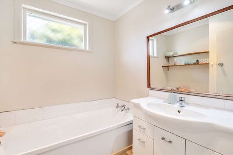 Photo of property in 14 Antrim Place, Hokowhitu, Palmerston North, 4410