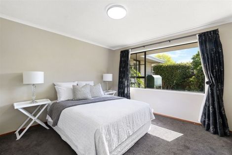 Photo of property in 274 Memorial Avenue, Burnside, Christchurch, 8053