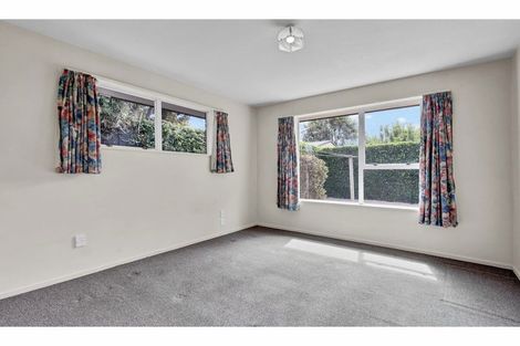Photo of property in 2/86 Aorangi Road, Bryndwr, Christchurch, 8053