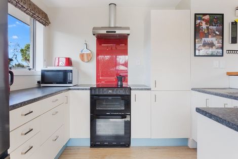 Photo of property in 3 Mckenzie Place, Waikuku Beach, 7402