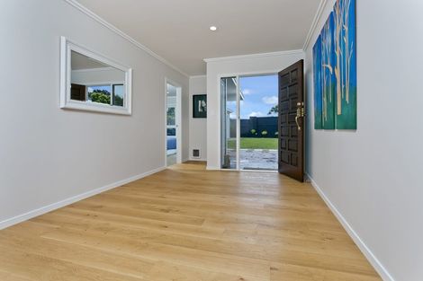 Photo of property in 927 East Coast Road, Northcross, Auckland, 0632