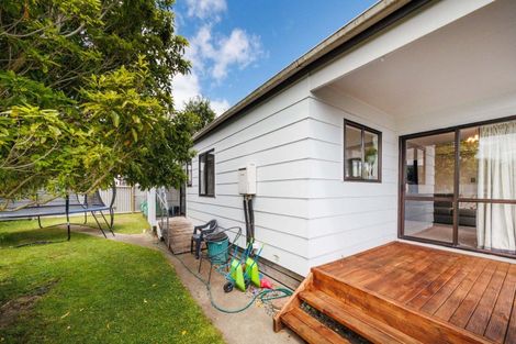 Photo of property in 27 Newton Place, Westbrook, Palmerston North, 4412
