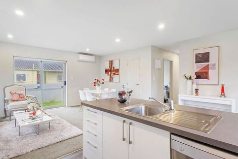 Photo of property in 2/1 Clarice Place, Takanini, 2112