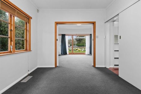 Photo of property in 16 Oxford Street, Fairfield, Hamilton, 3214