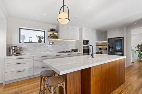 Photo of property in 24 Tiri Road, Milford, Auckland, 0620