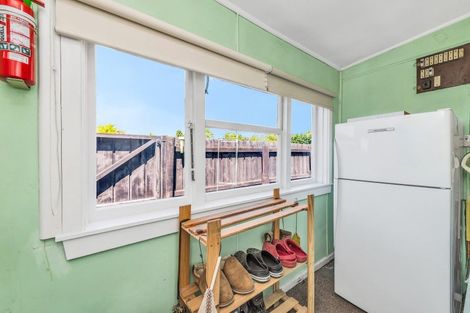 Photo of property in 12 Gift Street, Coalgate, 7673