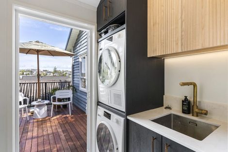 Photo of property in 1/27 Kiteroa Terrace, Rothesay Bay, Auckland, 0630