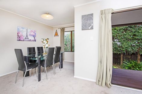 Photo of property in 2/13 De Quincey Terrace, Highland Park, Auckland, 2010