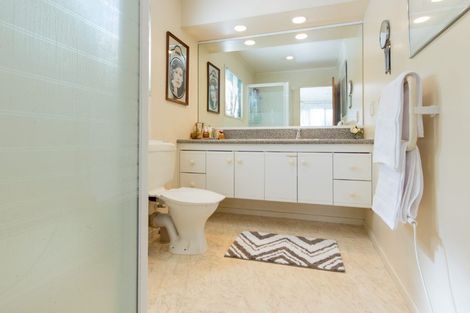 Photo of property in 63a Princes Street, Northcote Point, Auckland, 0627