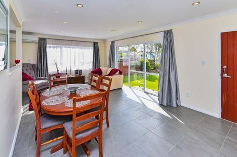 Photo of property in 10 Sunnypark Avenue, Rosehill, Papakura, 2113