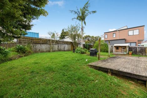 Photo of property in 19 Crosby Road, West Harbour, Auckland, 0618