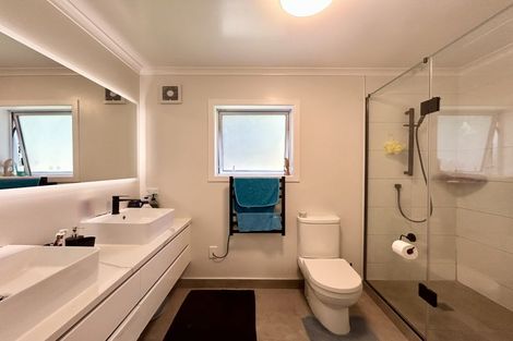 Photo of property in 2/38 Tramway Road, Beach Haven, Auckland, 0626