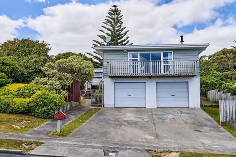 Photo of property in 11 De Castro Place, Titahi Bay, Porirua, 5022