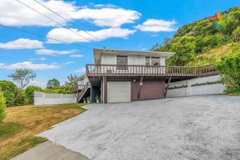 Photo of property in 42 Akatea Road, Korokoro, Lower Hutt, 5012