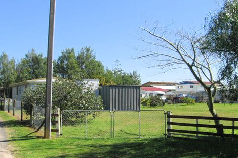 Photo of property in 4 Hicks Place, Cooks Beach, Whitianga, 3591