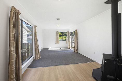 Photo of property in 48 Cardiff Crescent, Cannons Creek, Porirua, 5024