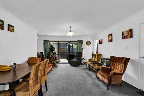 Photo of property in 2/65 Northgate, Strandon, New Plymouth, 4312