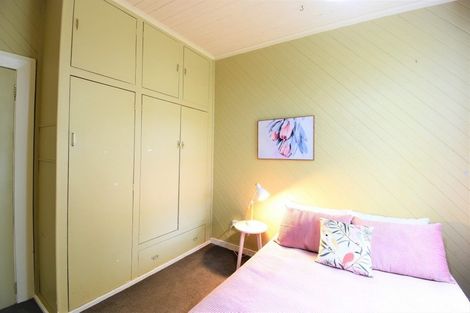 Photo of property in 16 Marine Parade, Macandrew Bay, Dunedin, 9014