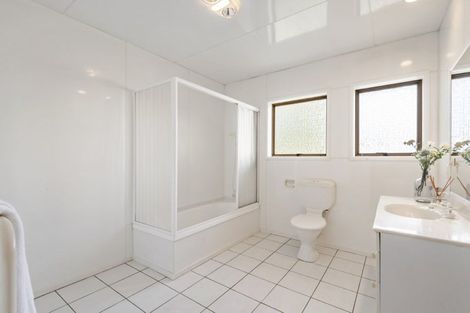 Photo of property in 13 Tarahanga Street, Northcote, Auckland, 0627